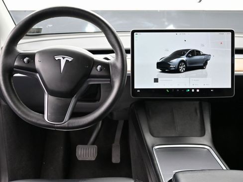 Used 2023 Tesla Model Y Long Range image 35