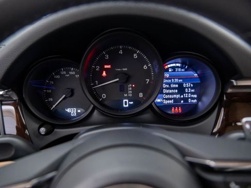 Certified 2025 Porsche Macan image 25