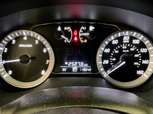 Used 2013 Nissan Sentra SR w/ Driver Pkg image 19