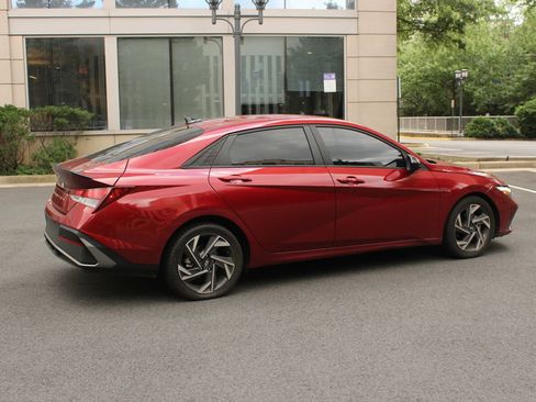 Used 2025 Hyundai Elantra Sport FWD image 7