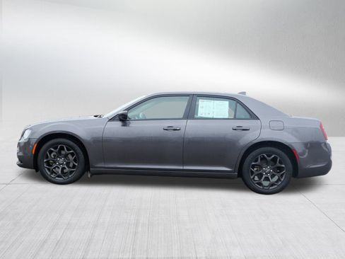 Used 2022 Chrysler 300 Touring w/ Sport Appearance Package image 4