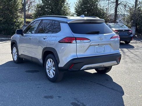 Used 2022 Toyota Corolla Cross LE image 4