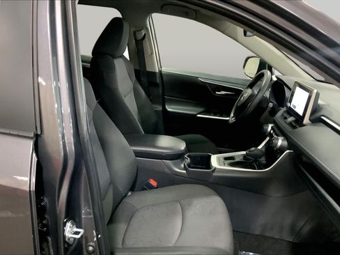 Used 2025 Toyota RAV4 XLE AWD/4WD image 9