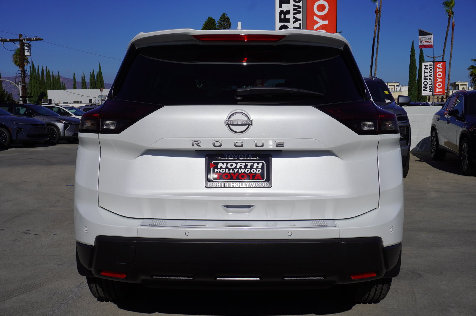 Used 2026 Nissan Rogue SV FWD image 4