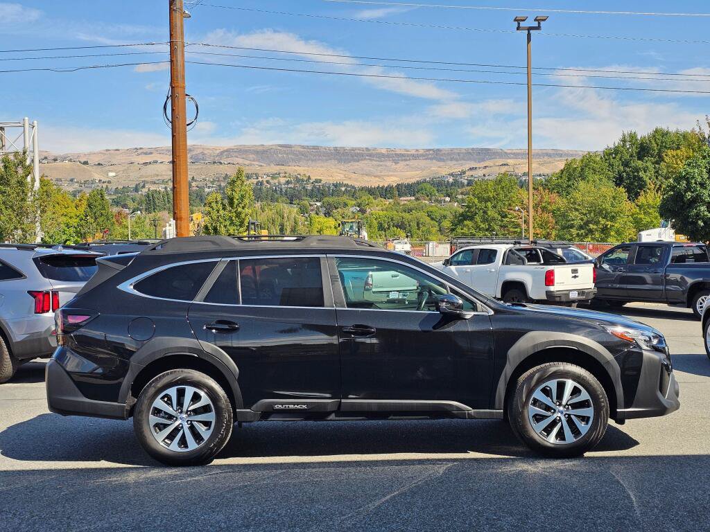 Used 2024 Subaru Outback Premium AWD/4WD image 6