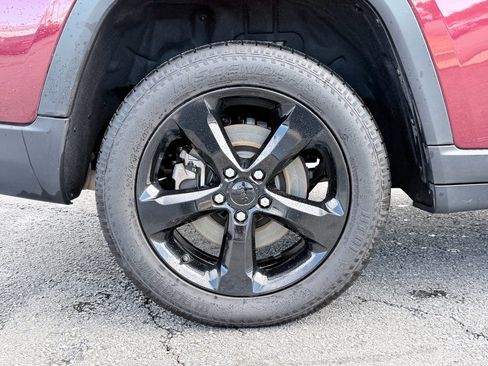 Used 2023 Jeep Grand Cherokee L Laredo image 11