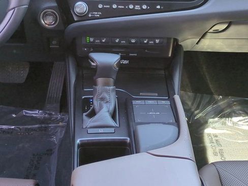 Certified 2022 Lexus ES 350 Ultra Luxury w/ Accessory Package 2 FWD image 18