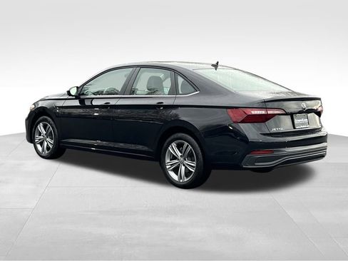 Used 2024 Volkswagen Jetta SE image 8