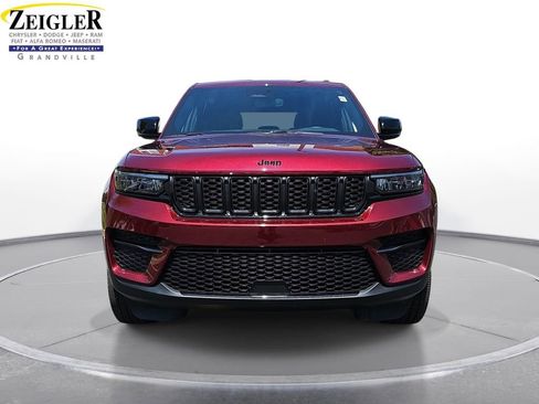 Certified 2023 Jeep Grand Cherokee Altitude AWD/4WD image 2