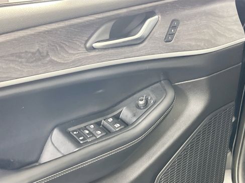 Used 2023 Jeep Grand Cherokee Limited image 18