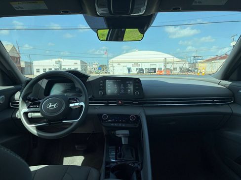Used 2026 Hyundai Elantra Hybrid FWD image 28
