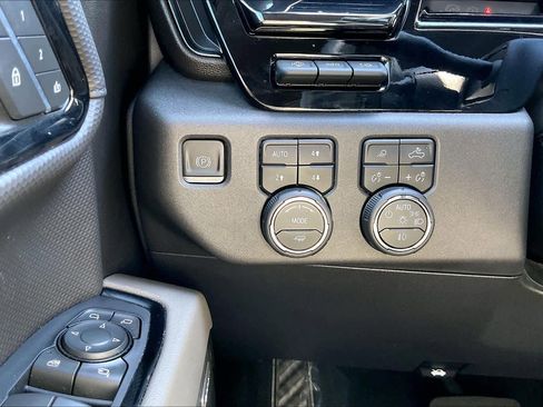 Used 2023 Chevrolet Silverado 1500 ZR2 w/ Technology Package image 31