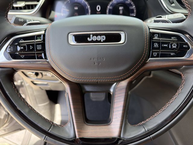 Used 2025 Jeep Grand Cherokee Summit w/ Obsidian Package AWD/4WD image 26