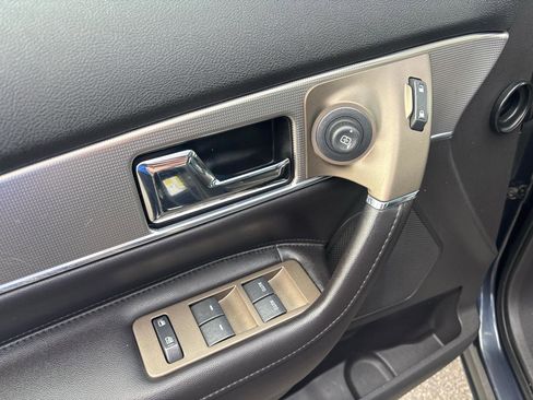 Used 2013 Lincoln MKX AWD image 10