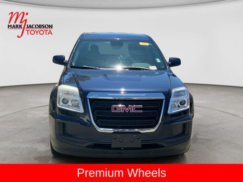 Used 2017 GMC Terrain SLE FWD image 2