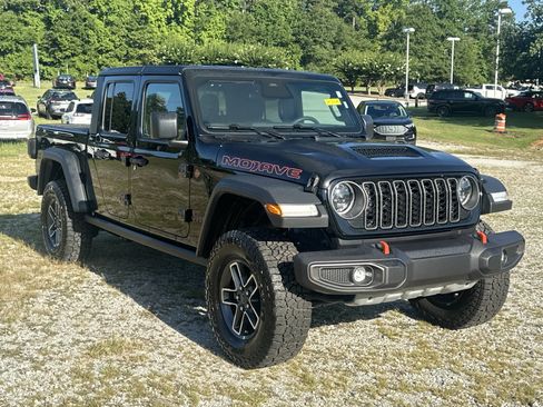 Used 2026 Jeep Gladiator Mojave AWD/4WD image 3