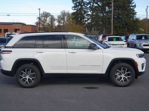 New 2025 Jeep Grand Cherokee Limited w/ Trailer Tow Package image 4