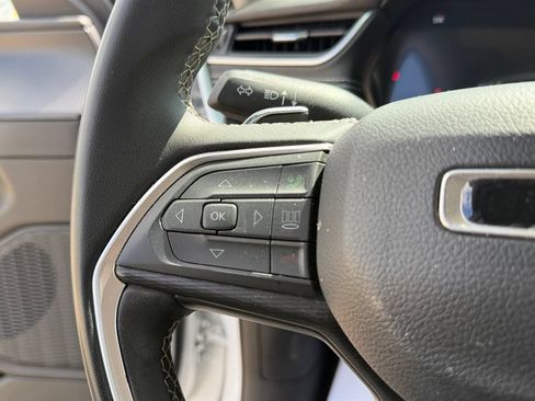 Used 2024 Jeep Grand Cherokee Laredo RWD image 16