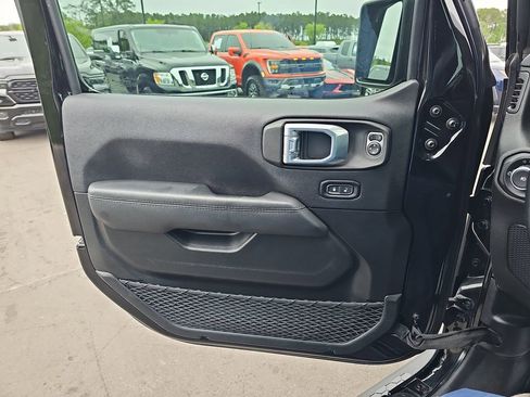 Used 2021 Jeep Wrangler Unlimited Sahara AWD/4WD image 32