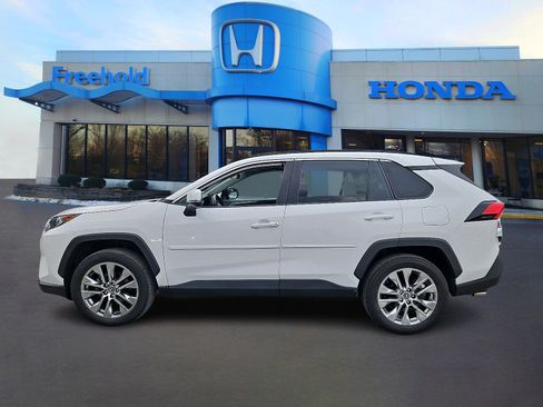 Used 2020 Toyota RAV4 XLE Premium AWD/4WD image 4