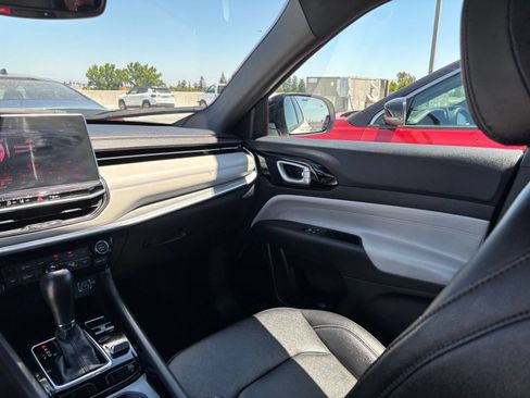Used 2025 Jeep Compass Limited AWD/4WD image 35
