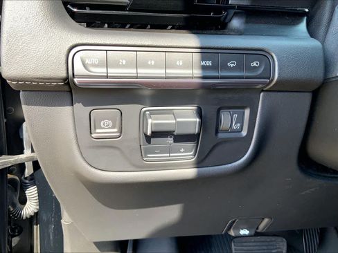 Used 2023 Cadillac Escalade ESV Sport w/ LPO, ONYX Package AWD/4WD image 32