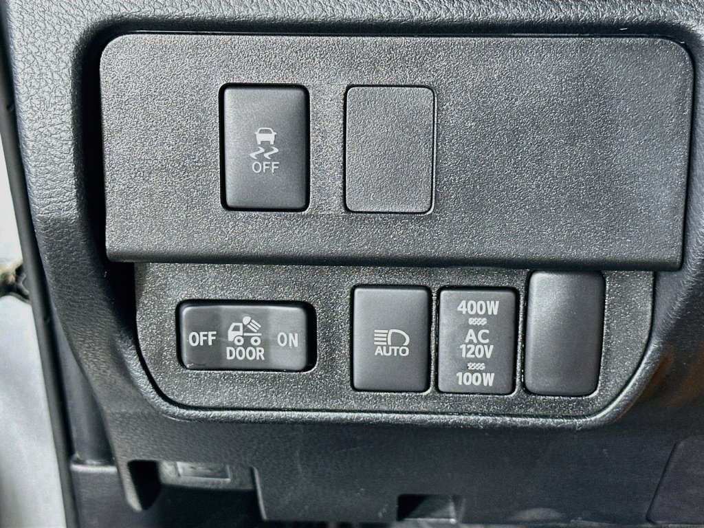 Used 2022 Toyota Tacoma TRD Sport w/ Technology Package AWD/4WD image 19