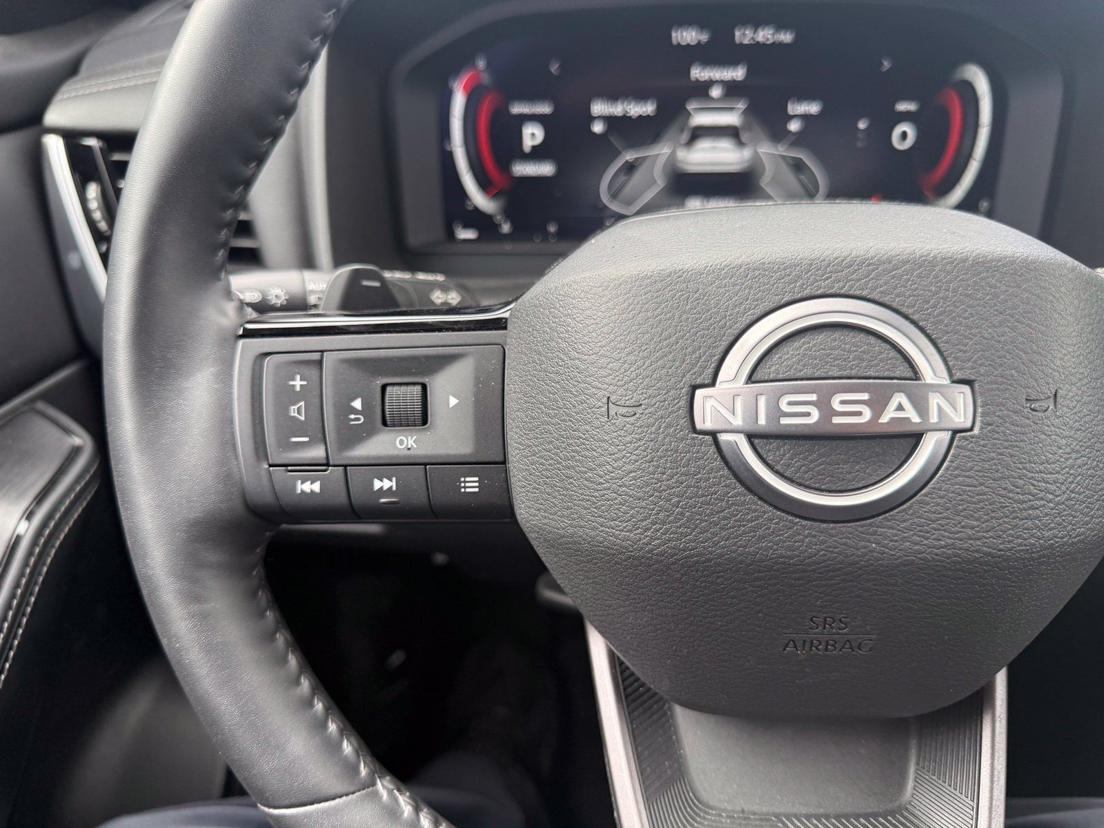 Used 2025 Nissan Rogue SL FWD image 17