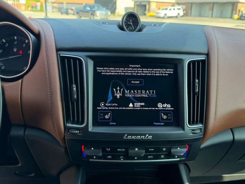 Used 2017 Maserati Levante AWD/4WD image 27