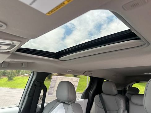 New 2026 Toyota Sienna XLE FWD image 17