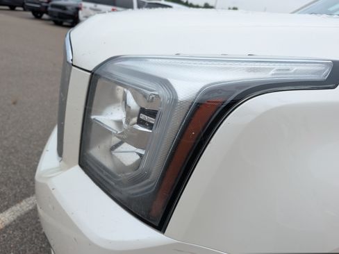 Used 2015 GMC Yukon SLT w/ Open Road Package AWD/4WD image 6