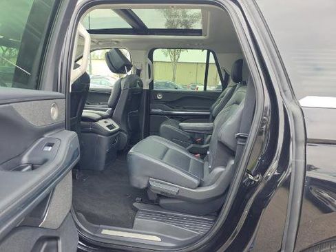 Used 2025 Lincoln Navigator L Reserve AWD/4WD image 13