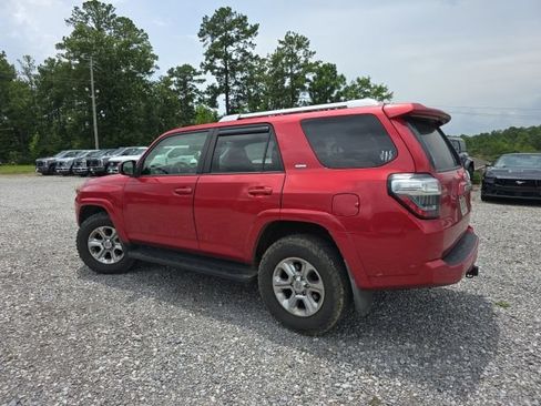 Used 2018 Toyota 4Runner SR5 RWD image 3