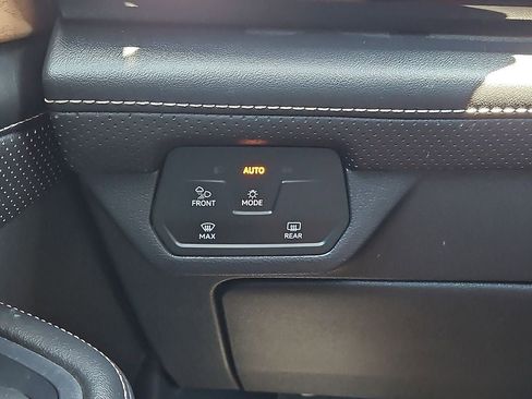 Used 2024 Volkswagen Atlas SE FWD image 22