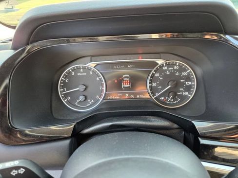 Used 2025 Nissan Pathfinder SV AWD/4WD image 33