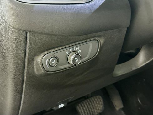 Used 2021 Chevrolet Equinox LS w/ LS Convenience Package image 7