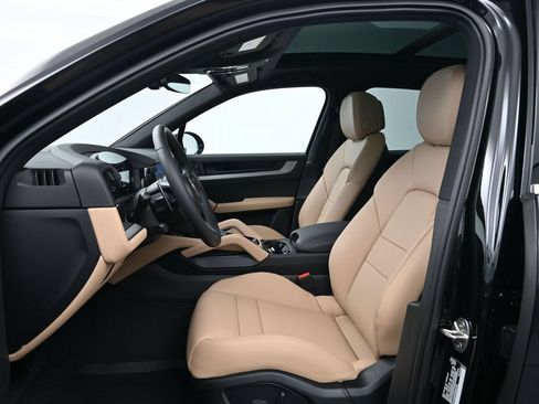 Certified 2026 Porsche Cayenne AWD/4WD image 5