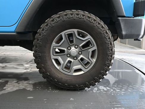 Used 2017 Jeep Wrangler Unlimited Rubicon w/ Connectivity Group image 13