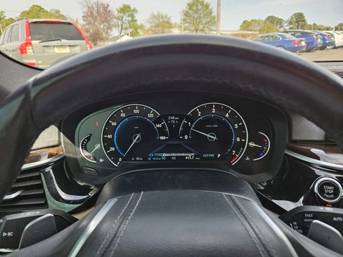 Used 2017 BMW 530i w/ Premium Package image 12