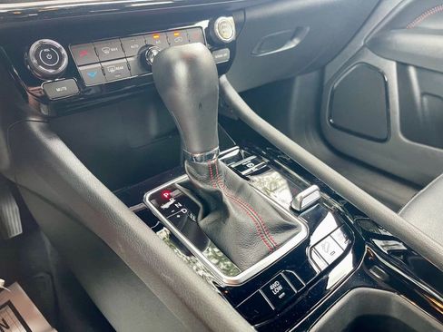 Used 2025 Jeep Compass Trailhawk image 14