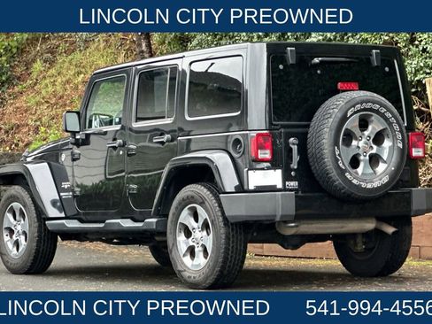Used 2017 Jeep Wrangler Unlimited Sahara w/ Connectivity Group image 5
