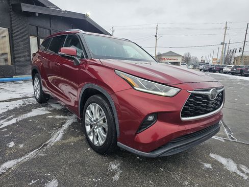 Used 2020 Toyota Highlander Limited image 3