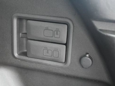 Used 2018 Chevrolet Equinox LT w/ Sun & Infotainment Package FWD image 38