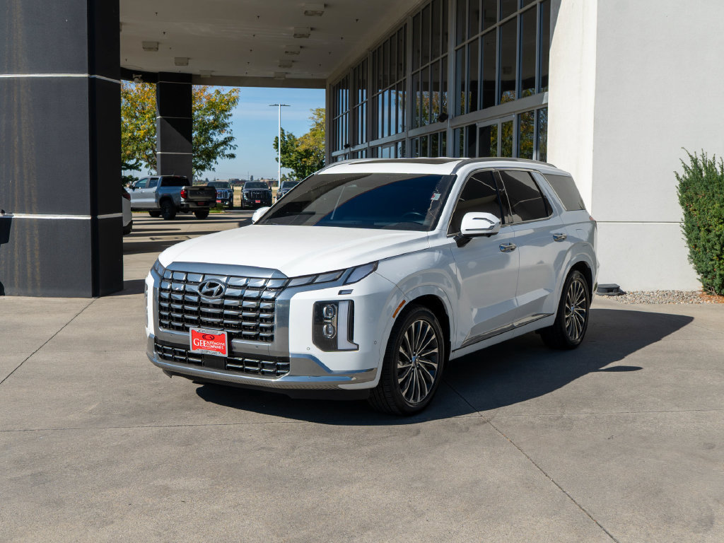 Used 2023 Hyundai Palisade Calligraphy AWD/4WD image 3