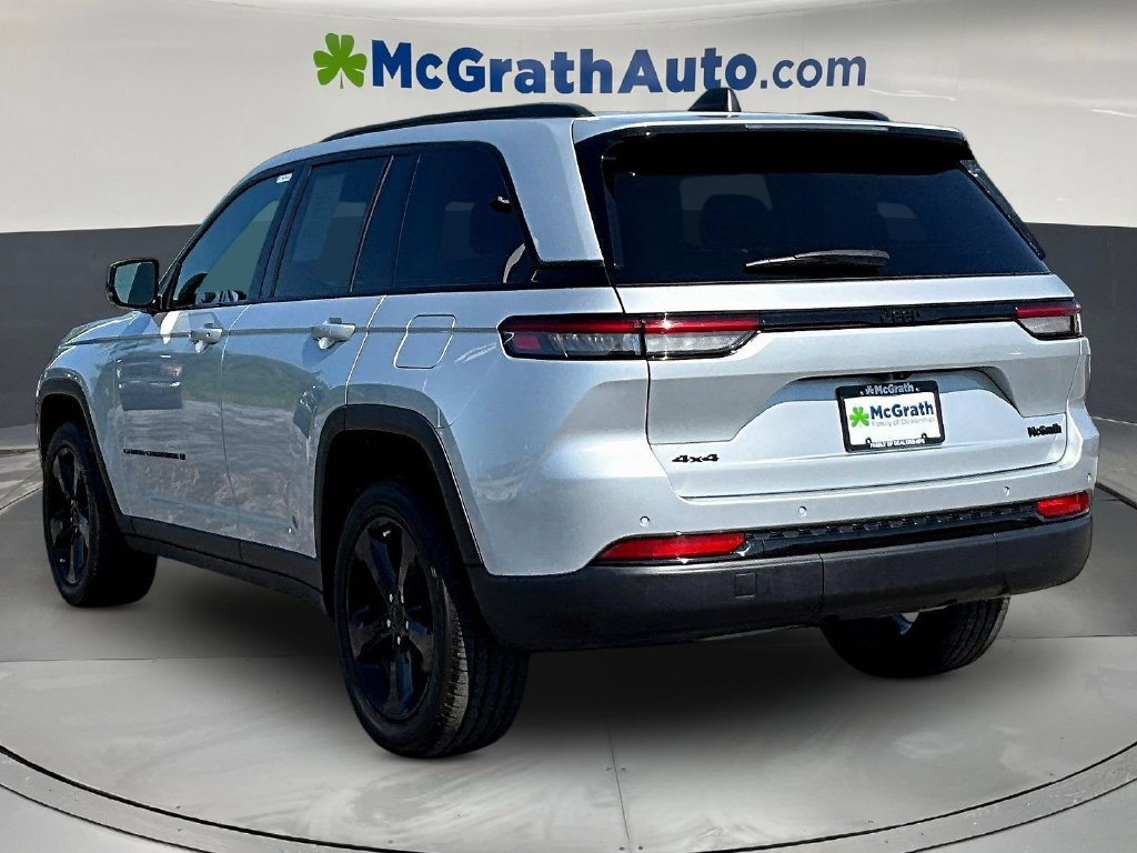 Used 2023 Jeep Grand Cherokee Altitude AWD/4WD image 5