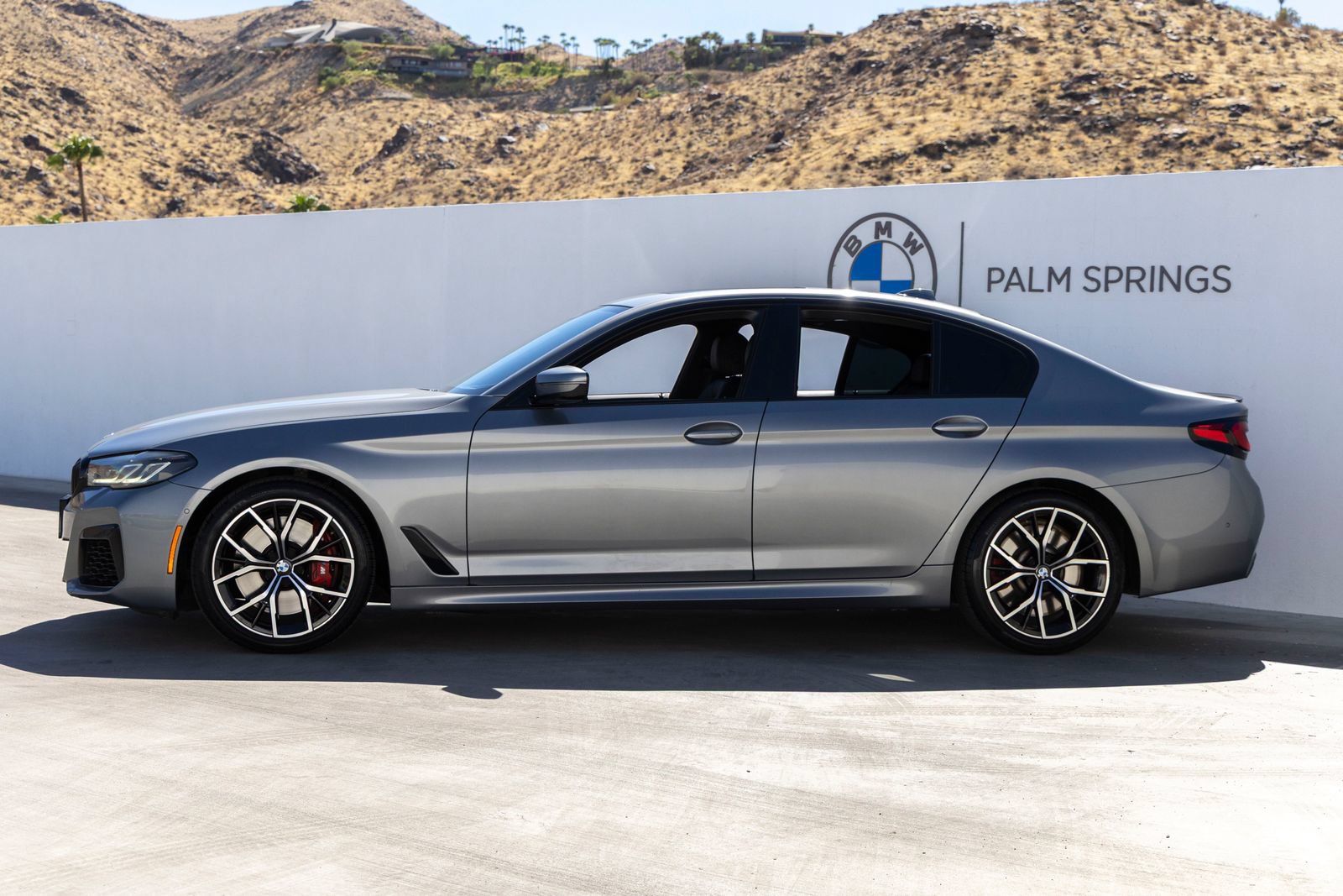 Used 2023 BMW 540i w/ M Sport Package RWD image 3