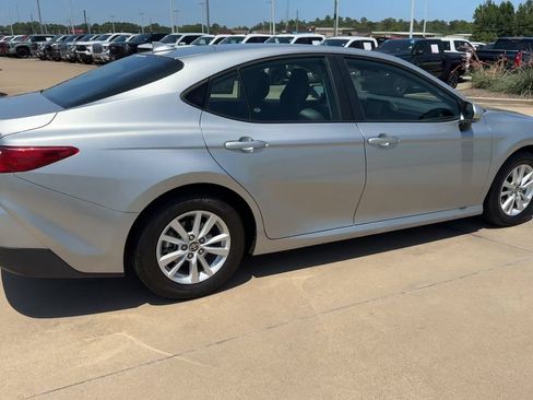 Used 2025 Toyota Camry LE FWD image 9