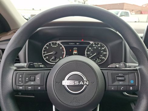 Used 2023 Nissan Rogue SV image 25