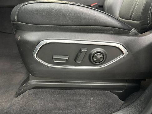 Used 2024 Jeep Wagoneer L Series II w/ Flexible Seating Group AWD/4WD image 10