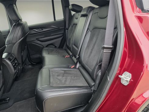 Used 2024 Jeep Grand Cherokee Altitude image 18